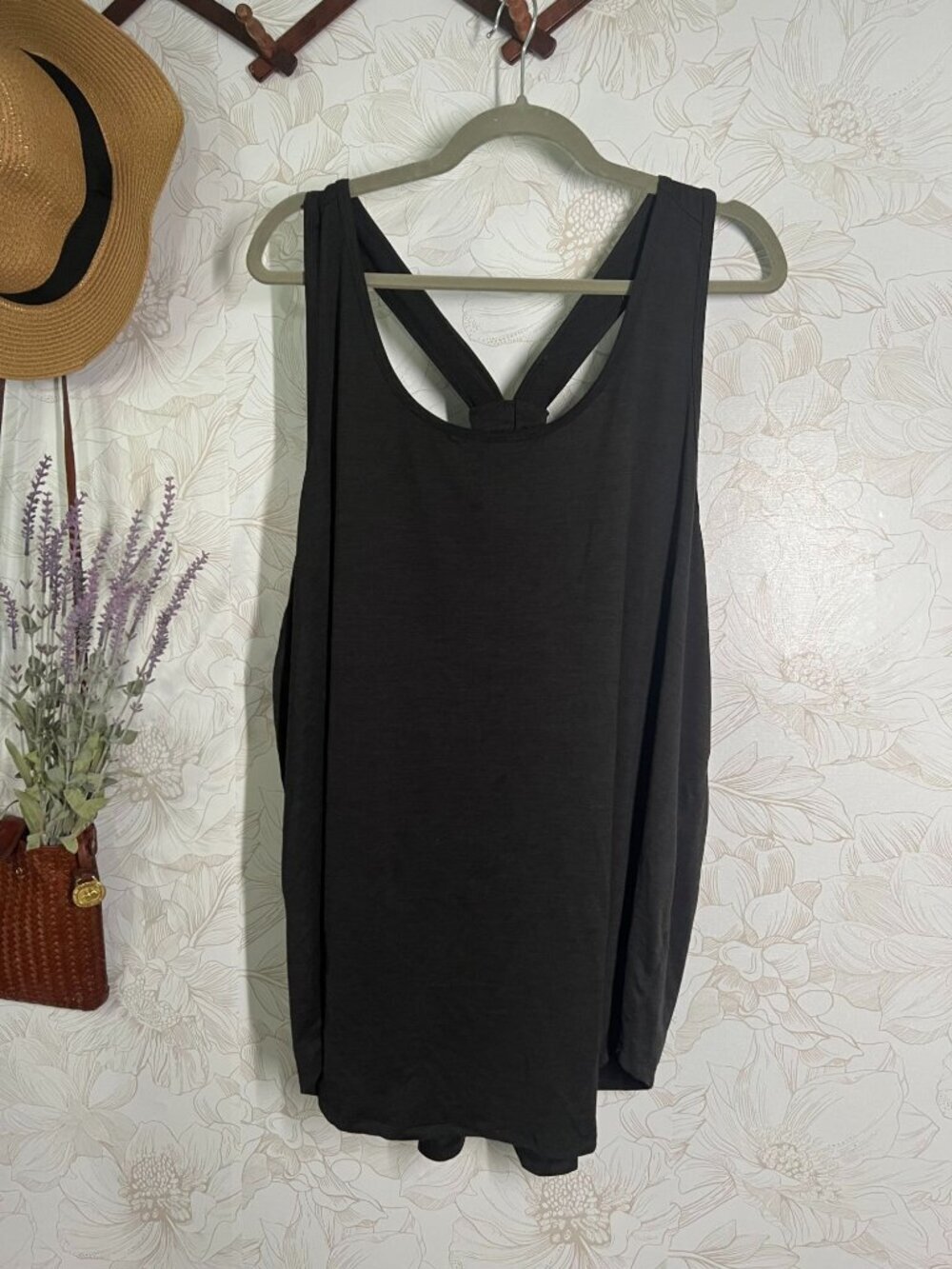 Torrid 4 Active Black Tank Top With Twist Back Design Size 4x Polyester/Spandex